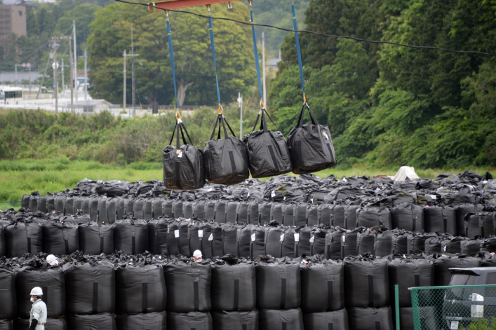 Decontamination stockage solide @Toshifumi Kitamura AFP
