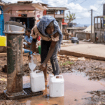 Le passage du cyclone Chido, à Mayotte, l'un des territoires d'Outre-mer, a lourdement endommagé les réseaux d'eau potable.