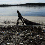 Pollution plastique sur une plage du Brésil.