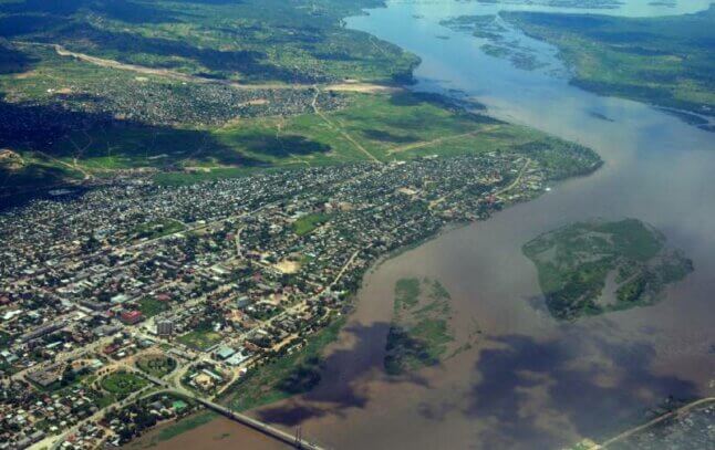 La rivière Zambèze au Mozambique, dans la région de Tété, où devrait être construit le barrage Mphanda Nkuwa - Crédit _ STRINGER _ AFP