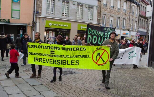 Manifestation à St-Brieuc en avril 2014 contre l'exploitation minière en Bretagne. - José Maria Gil Pucho / Citieznside / AFP