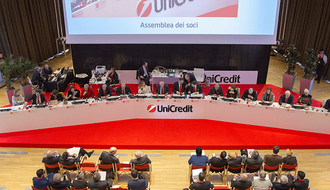 La banque italienne Unicrédit a annoncé la suppression de 14 000 emplois. - @Unicrédit