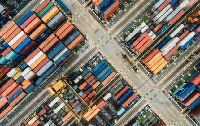 Les achats responsables sont mis à l'épreuve par l'inflation et la crise géopolitique. - Photo de CHUTTERSNAP sur Unsplash