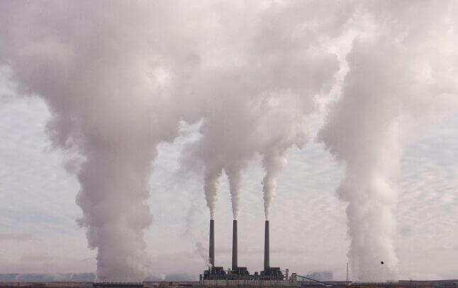 Contrairement à l'avis du Haut conseil pour le climat, le gouvernement va augmenter son budget carbone et ainsi permettre des émissions supplémentaires de gaz à effet de serre. - @CC0